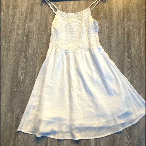 Beautiful light summer dress. Size small. - Picture 1 of 1